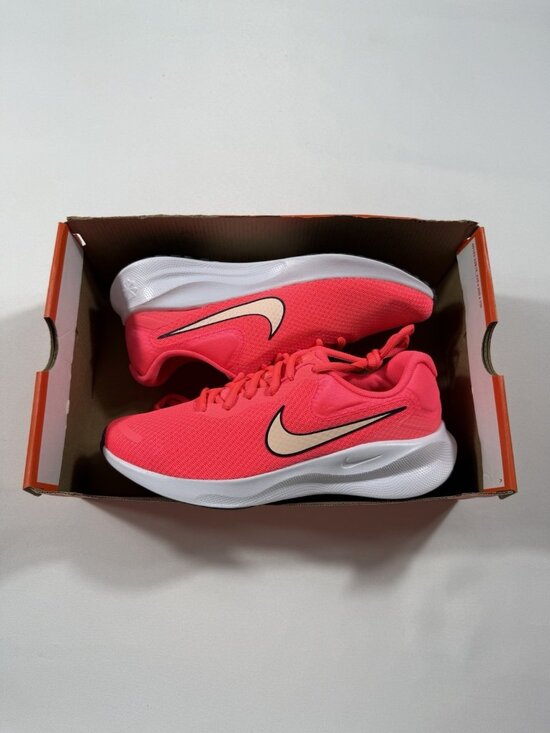 New Women’s Size 8 Hot Punch Nike Revolution 7 Running Shoes FB2208 602 - Picture 1 of 10